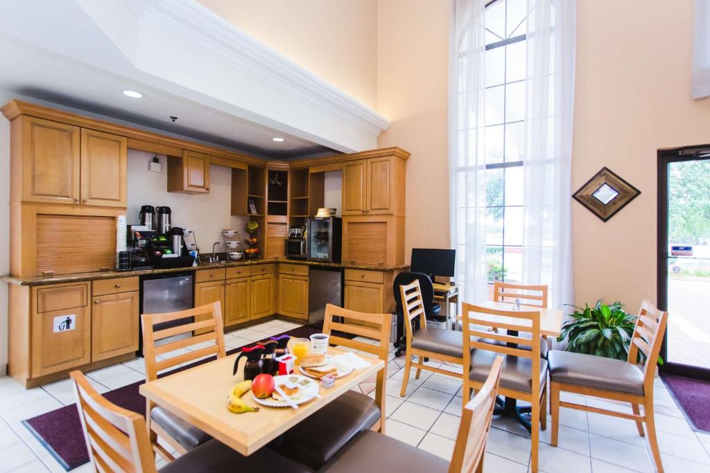Best Western Pearland Inn image 13